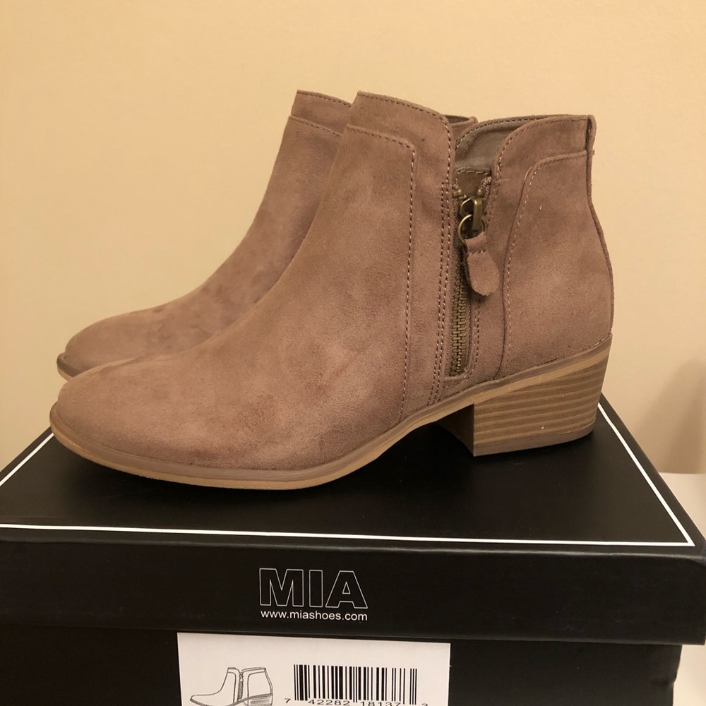 Mia Joslyn taupe booties